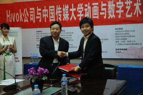 黄心渊院长与曹越经理签署战略合作协议